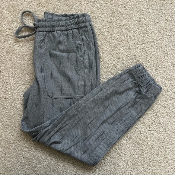 Athleta Farallon Printed Jogger Pants Women’s Size 2P Gray S/657547 $89 Active, - Picture 13 of 16